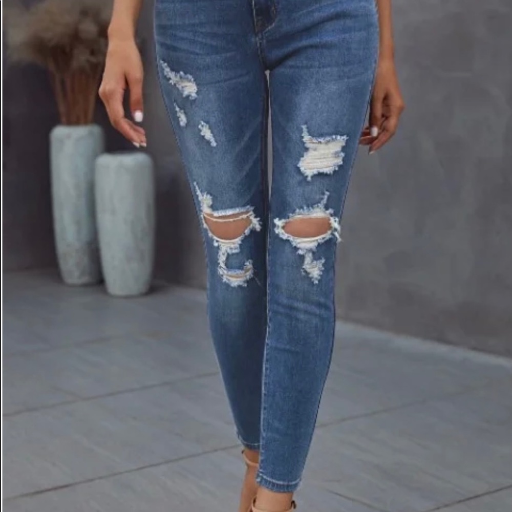 🎉HP Best in Jeans🎉 Distressed Skinny Jeans- * addt'l sizes added*
